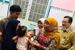 Bahas solusi pembiayaan kembar siam, Khofifah berkoordinasi dengan BPJS