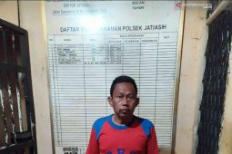 Pria paruh baya, bandar Togel Hongkong ditangkap polisi
