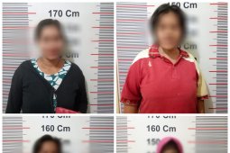 Polisi Pangkalan Susu tangkap empat emak-emak main judi