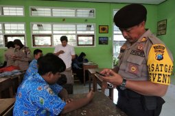 Puluhan gadget milik pelajar Situbondo simpan video porno
