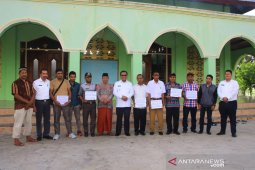 Pemkab Kepulauan Tanimbar serahkan tujuh  ekor sapi kurban