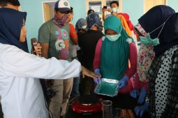 Unej berikan pelatihan pembuatan plastik ramah lingkungan dari tongkol jagung