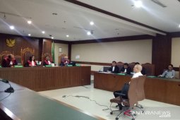 Pengusaha didakwa korupsi  virus flu burung