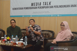 Raditya Oloan: Suami harus bantu istri menyusui