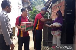 Polsek Mentok salurkan bantuan sembako untuk warga miskin