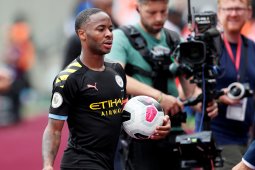 Pep Guardiola dukung Sterling jadi penyerang tengah