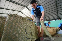 Tas Anyaman Purun Untuk Wadah Daging Kurban