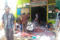 Guru dan siswa SMK 4 Pontianak kurban sapi dan kambing