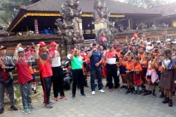 Perbekel Kenderan adakan jalan santai di objek wisata