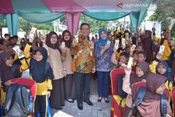 Pemkab Bekasi mengajak anak gemar minum susu