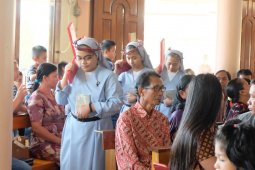 Tiga Suster Pasionis terima kaul pertama di Gereja Katolik Sekadau