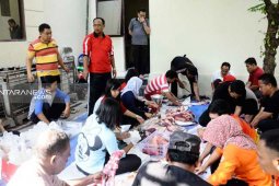 DPRD Surabaya potong hewan kurban dua ekor sapi