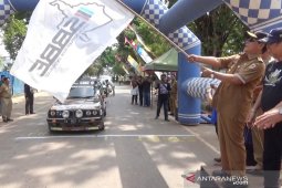 12 mobil era 80-an Touring Kemerdekaan 2019 ketiga negara