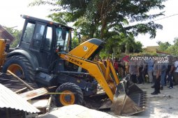 Lapak judi dan narkoba di Jermal Medan dihancurkan