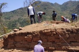 BPCB Trowulan ekskavasi bangunan mirip candi di Kediri