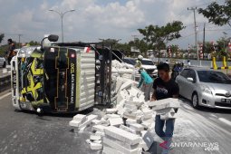 Polantas tindak angkutan berlebih yang membahayakan