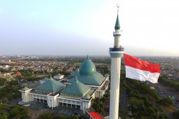 Pengibaran Bendera Merah Putih super Akbar