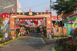 Warga Sidoarjo bangun gapura berbahan dasar daur ulang