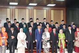 Jokowi: UU yang menyulitkan harus kita bongkar