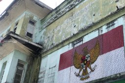 Warga Kota Malang sulap 12.000 tutup botol bekas jadi Garuda Pancasila