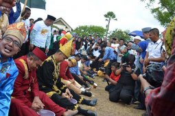 Lomba belah pinang dan kukur kelapa warnai HUT Kemerdekaan di Unimal