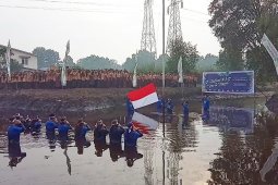 Uniknya Upacara 17 Agustus di Parit Nanas