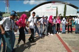 SMN Babel belajar tari tradisonal Molulo Suku Tolaki