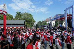 Bupati Bone Bolango ikut senam bersama jajaran BUMN