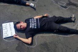 Save Meratus dikampanyekan depan Istana Merdeka Jakarta