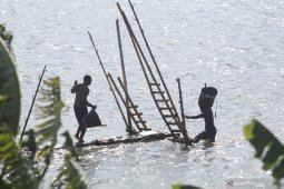 Tambang pasir Sungai Brantas