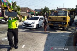 Tabrak truk, dua pengendara motor tewas