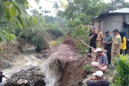 Saluran irigasi longsor, rumah warga di Laras Simalungun terancam rubuh