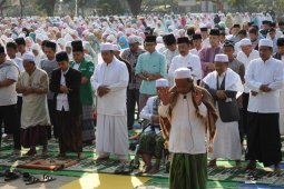 Kemarau panjang, ribuan warga shalat minta hujan