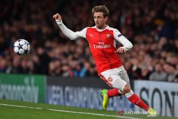 Monreal resmi tinggalkan Arsenal