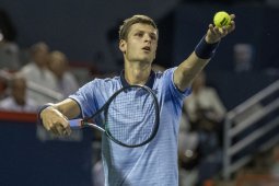 Hubert Hurkacz kalahkan Benoit Paire untuk juarai ATP pertamanya