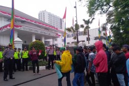 Ormas pemuda demo kritisi istri calon pimpinan DPRD Jabar terjerat kasus hukum