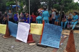 Karyawan RS Martha Friska mogok kerja karena gaji dicicil