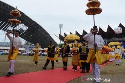 Sambutan Adat Pembukaan Olimpiade Siswa Nasional di Aceh