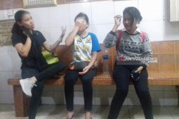 Angkot tabrak dua rumah di Medan, tiga penumpang luka