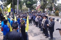 PMII gelar demo saat pelantikan DPRD Tanah Laut