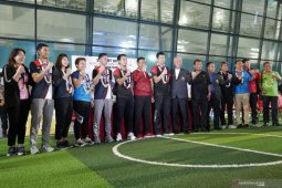 Juara dunia Ahsan/Hendra disambut kalungan bunga