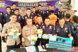 Kedapatan memiliki 4,5 kg sabu, seorang ibu rumah tangga diamankan polisi