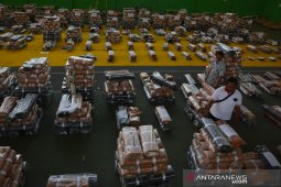Pembagian seragam gratis Jombang
