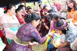 Putri Koster kunjungi banjar Kayuambua, Bangli