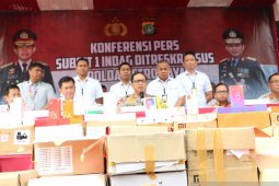 Selundupkan ribuan ponsel, empat orang ditangkap