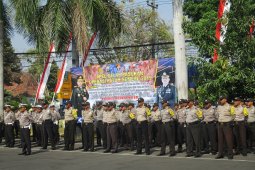 Tekan kecelakaan, polisi tilang pengendara yang gunakan telepon seluler