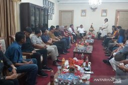 Gubernur Sulut terima pertanyaan dan berikan solusi kepada legislator Manado