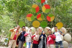 Kemeriahan Festival "Ngamping" di Bukit Piantus, Sambas