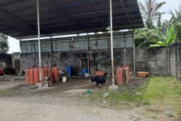 Empat tersangka pengoplos gas elpiji ditangkap