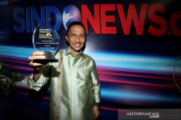 Bupati Nelson raih penghargaan Kepala Daerah Inovatif 2019